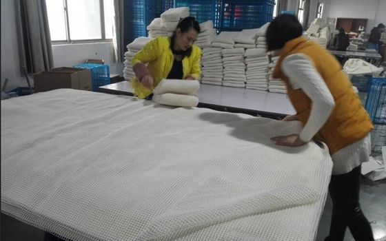 मधुमक्खी पालन सूट पीवीसी गैर फिसलन चटाई फोम लाइनर मधुमक्खी पालन कपड़े जाल सुरक्षात्मक कपड़े