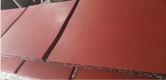 आउटडोर खेल के मैदान के लिए 1Mx1M ईपीडीएम रबर जिम फर्श रोल रबर कुशन रोल मैट